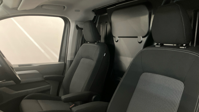 Volkswagen Transporter T32 Swb Diesel 2.0 TDI 170 Commerce Pro S Van Auto [5 Plus] - Image 16